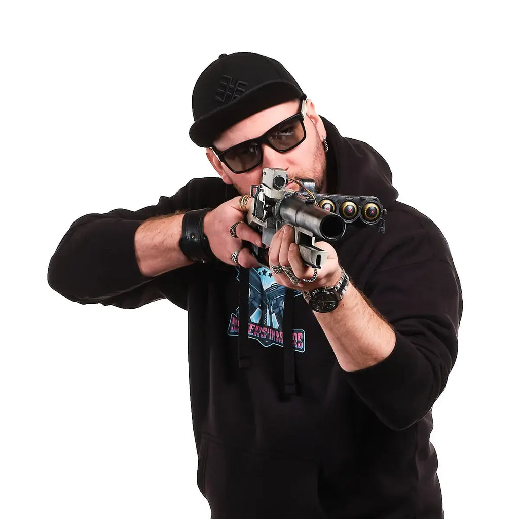 Hullcracker ARC Raiders cosplay prop — creator reference image 5