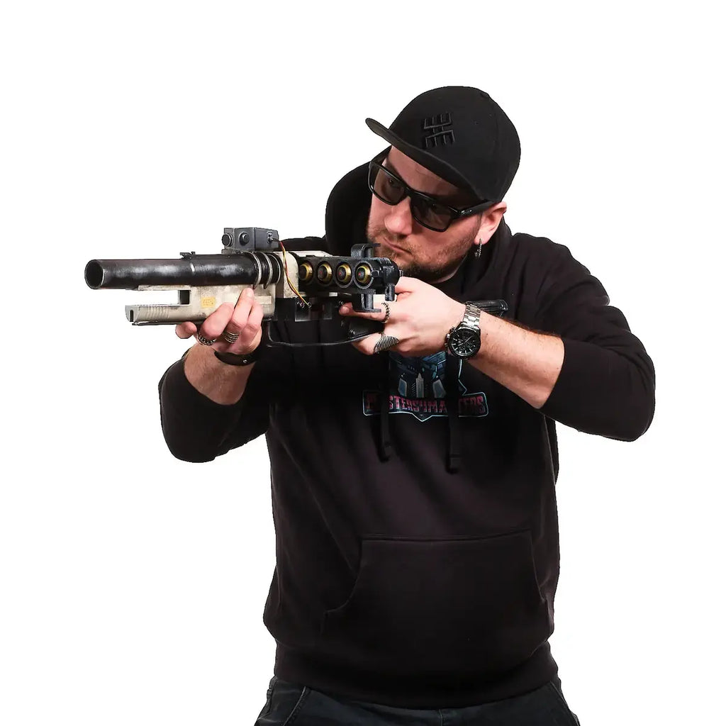 Hullcracker ARC Raiders cosplay prop — creator reference image 6